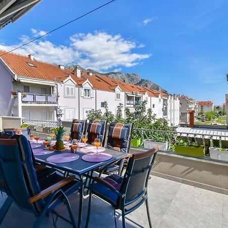 Apartment Ela Omis Exterior photo